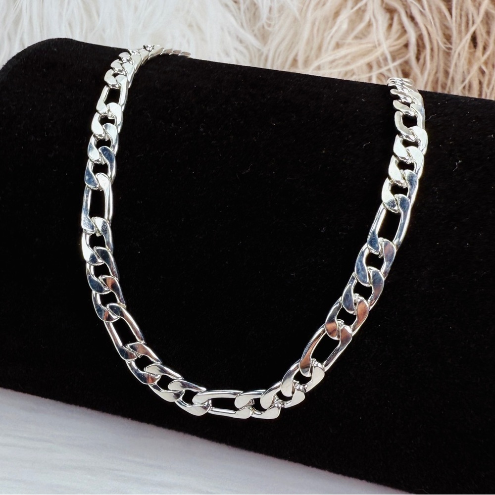 Silvertone Weighted Figaro link chain necklace